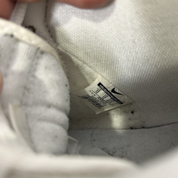 Athletic_Shoes